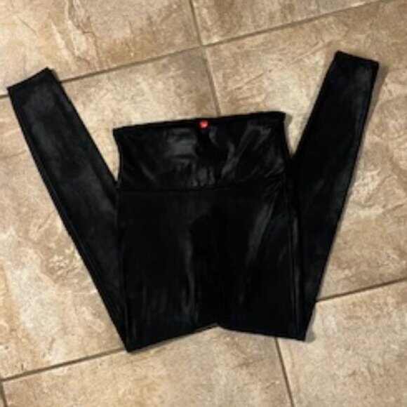 SPANX Faux Leather Leggings M (Petite) Black - Picture 3 of 5